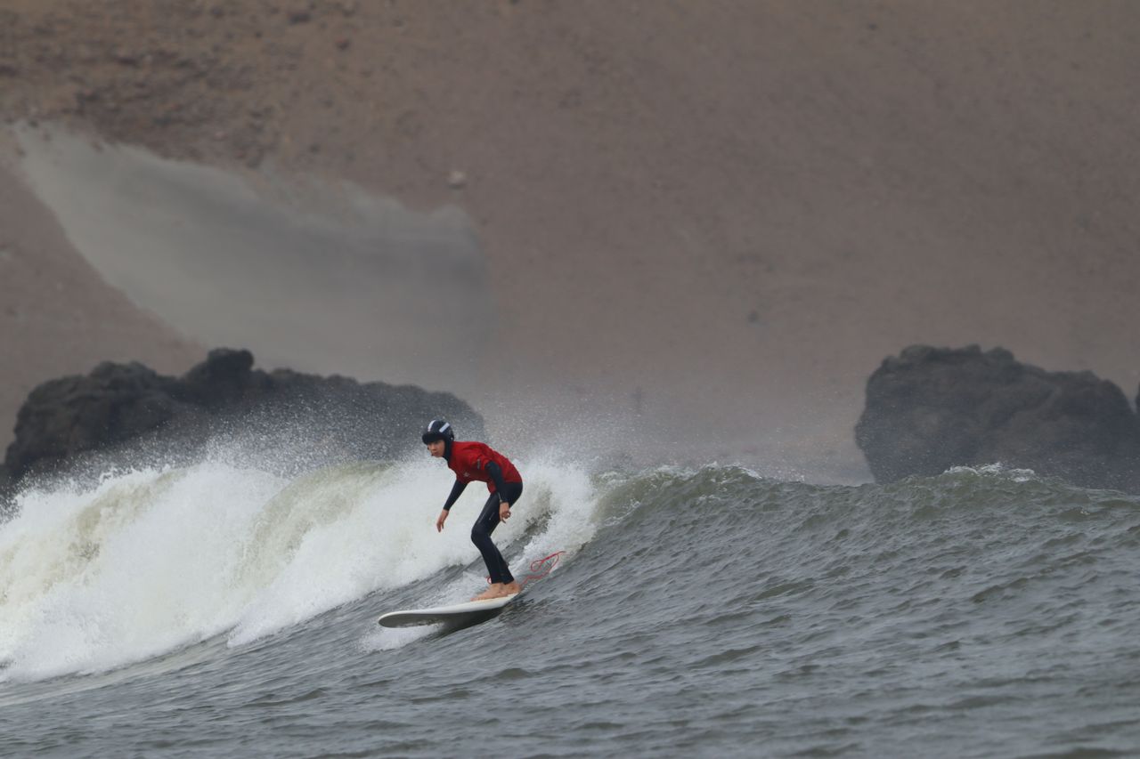 Nici surft in Chicama, Peru
